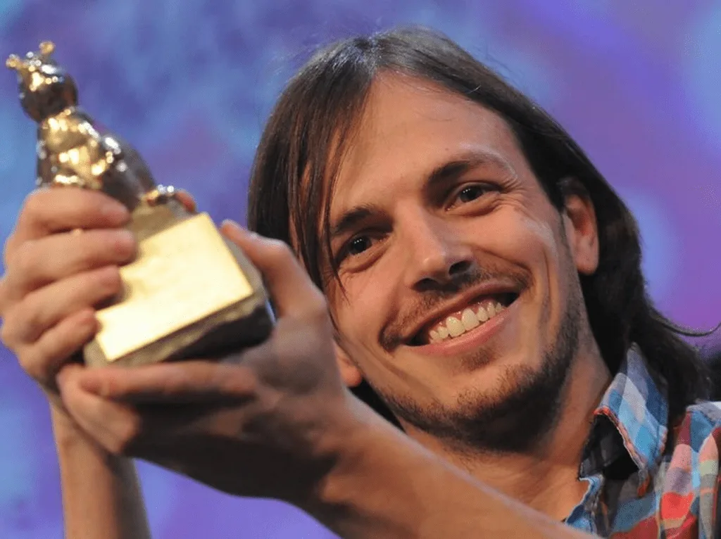 (2011) Al ganar el premio Teddy por 'Ausente'