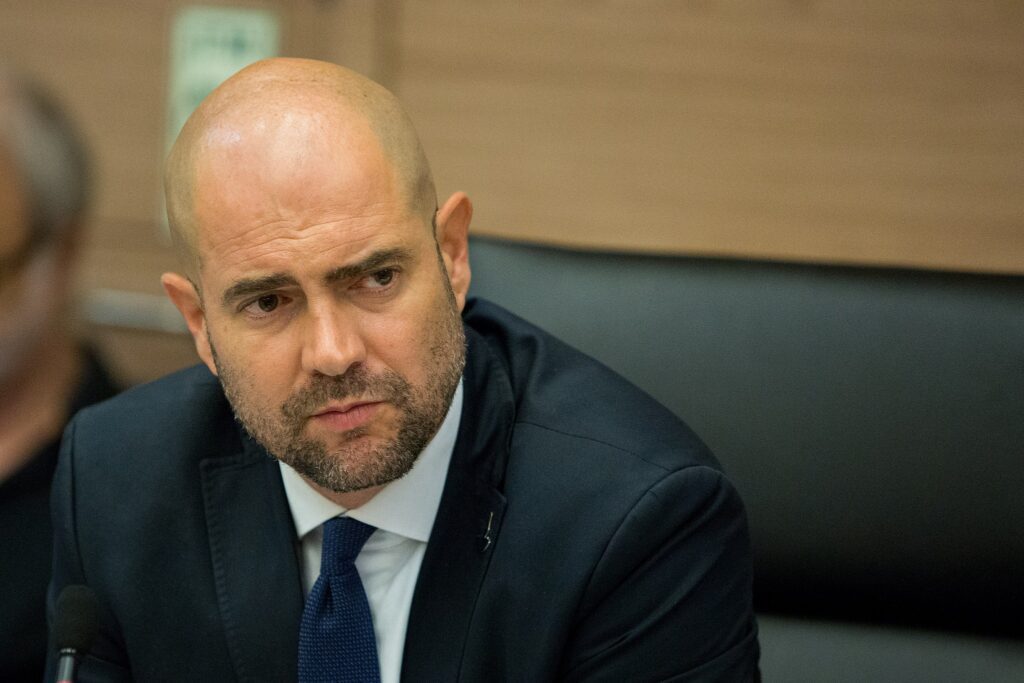 Amir Ohana primer homosexual en ocupar el cargo frente a la Knesset