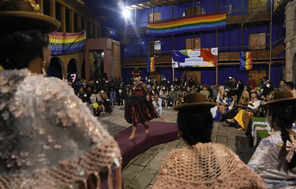 Bolivia: el título “Cholita Transformista 2023”  en homenaje a la vestimenta típica en La Paz