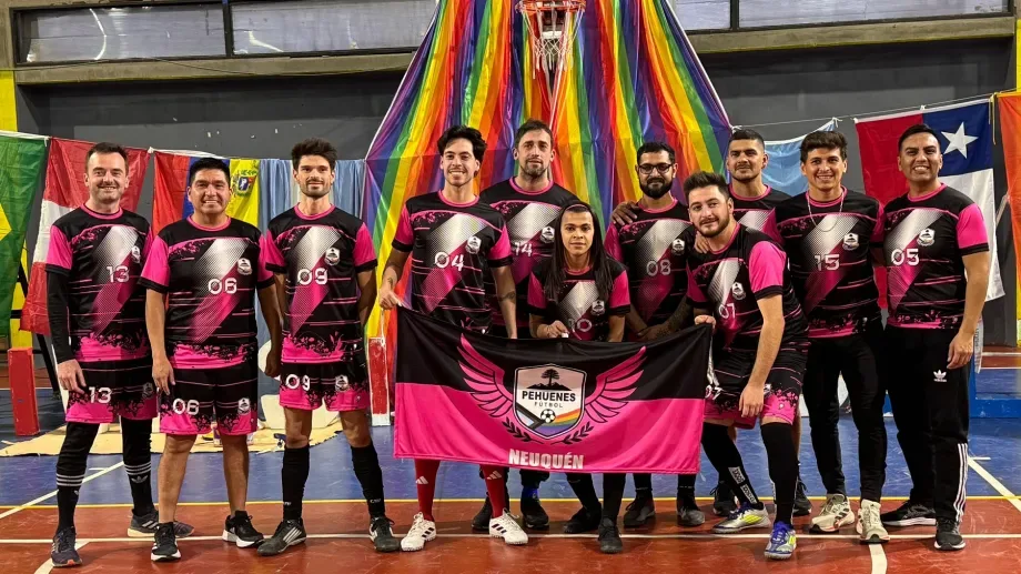 El equipo que transforma la cancha: Pehuenes FC, un refugio en la Patagonia - ARGay