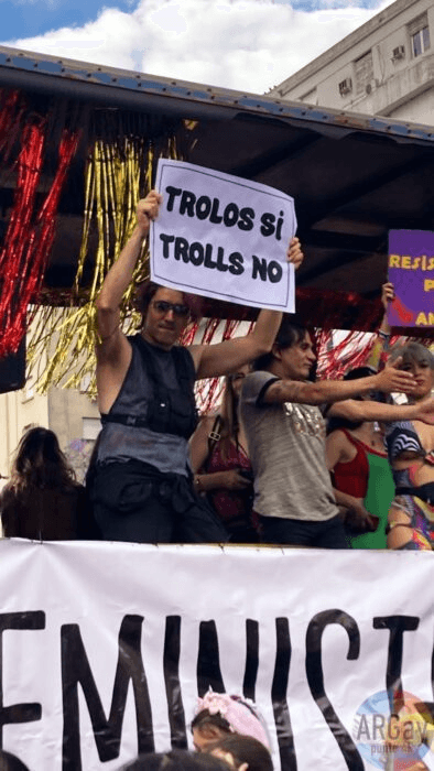 Frente al Odio y la Violencia, la comunidad LGBT+ se alza en la Marcha del Orgullo: «Nuestros derechos no se negocian» Frente al Odio y la Violencia, la comunidad LGBT+ se alza en la Marcha del Orgullo: «Nuestros derechos no se negocian»