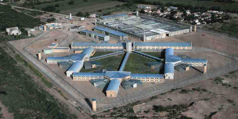 Violencia institucional: Detienen a 10 guardias por golpiza a un varón trans en Bouwer