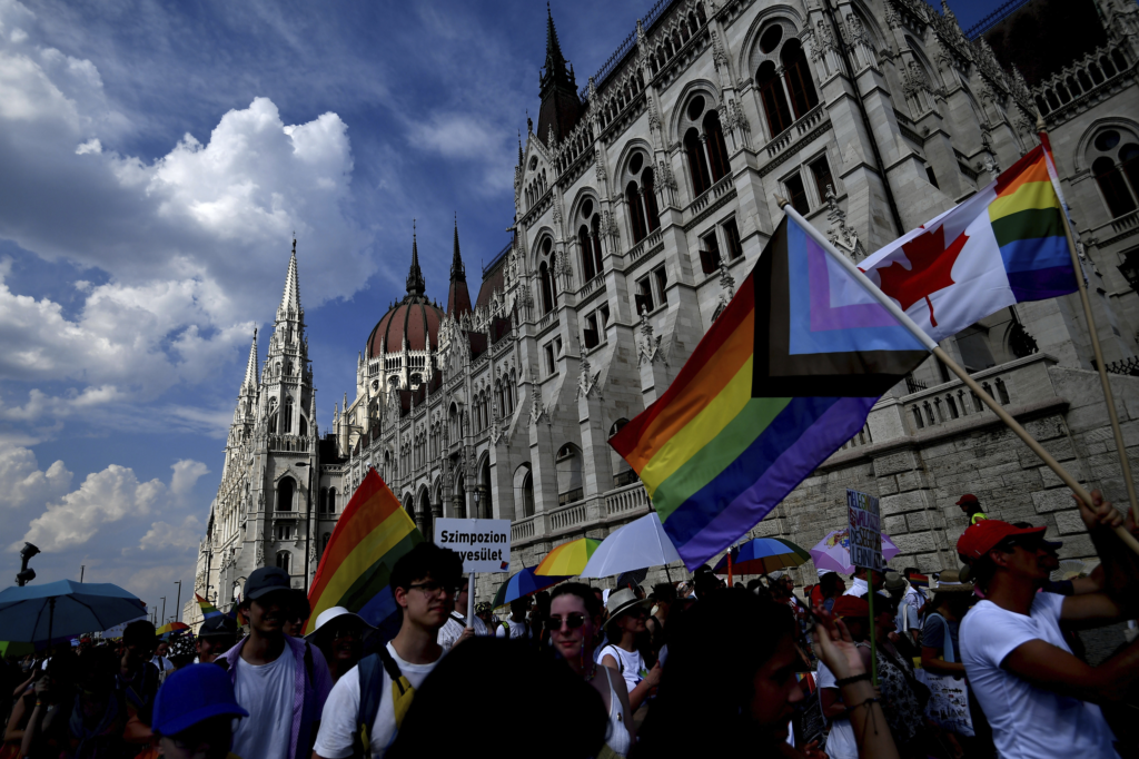 Hungría da marcha atrás: el gobierno de Magyar revisará las leyes anti-LGTBIQ+ de Orbán