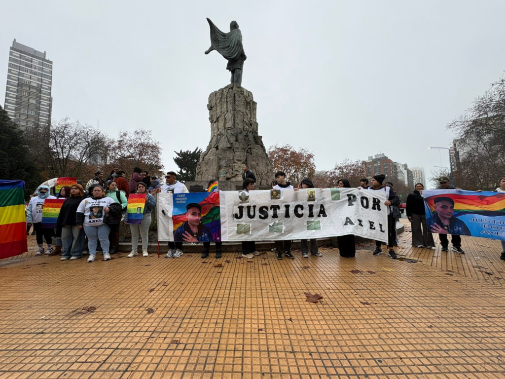 A pesar del frío y la lluvia, se reclamó Justicia por Axel Almeida en Mar del Plata