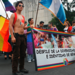 Antigua Guatemala marcha en desobediencia civil: el Orgullo desafía el veto homofóbico del municipio