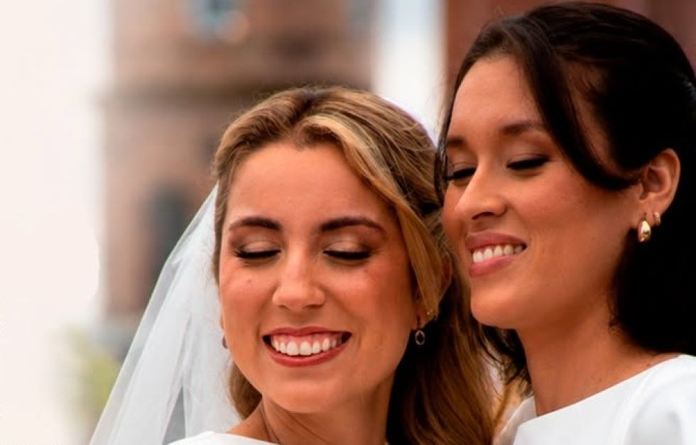 Bolivia celebra su primer matrimonio civil igualitario