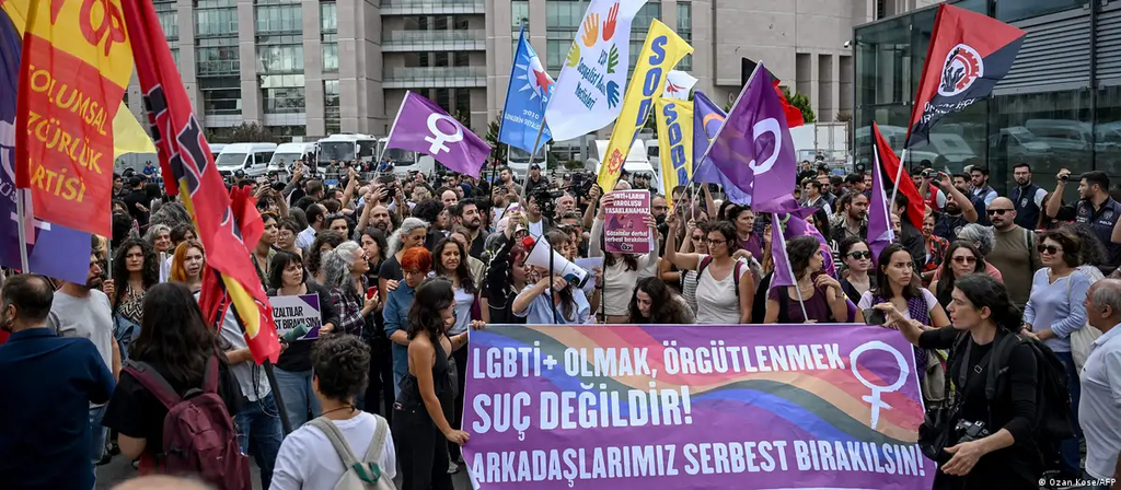 Turquía detiene a decenas en protesta por derechos LGTBIQ+