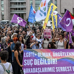 Turquía detiene a decenas en protesta por derechos LGTBIQ+
