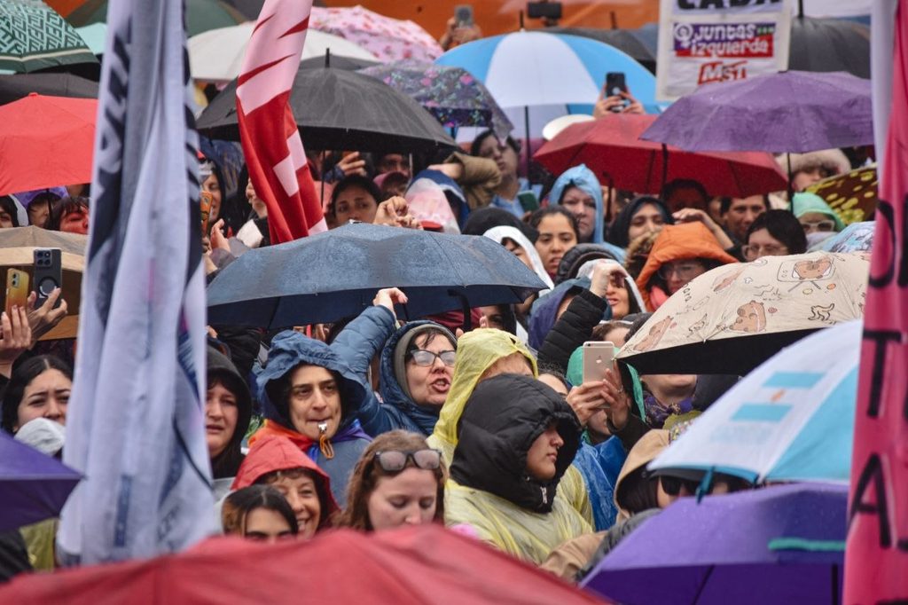 El grito bajo la lluvia: Buenos Aires como trinchera en 2027
