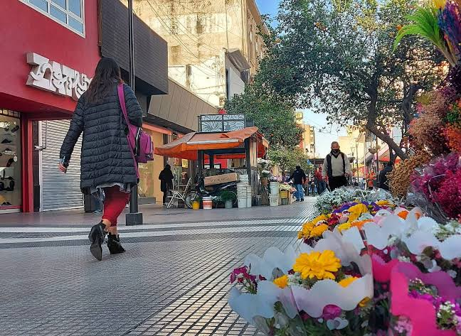 Denuncian un ataque homofóbico contra una pareja de jóvenes en un edificio céntrico de Tucumán