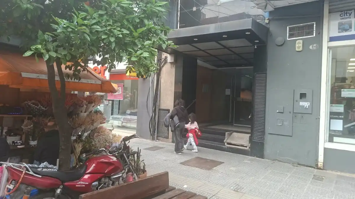 Conflicto en un edificio de Tucumán: denuncian un violento ataque homofóbico en una pelea por el ascensor