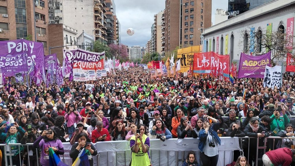 Diez años de fuego y memoria: La marcha contra los travesticidios